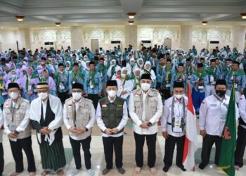 Ratusan Jemaah Calon Haji Asal Kabupaten Tangerang Dilepas Menuju Embarkasi Pondok Gede