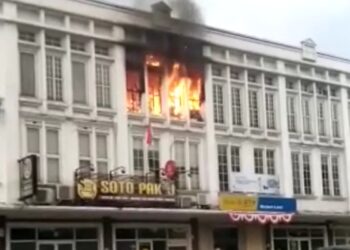 Ruko Tiga Lantai di Modernland Tangerang Terbakar