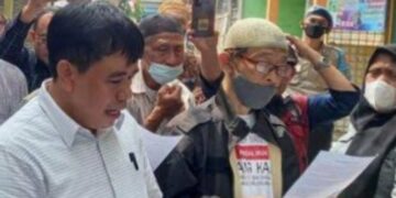 Mengaku Korban Investasi Batu Bara Jabal Nur, Kelompok Ini Bermubahalah di Depan Rumah Ustadz Yusuf Mansyur di Tangerang