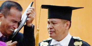 Almarhum Brigadir J Lulus Jadi Sarjana di Universitas Terbuka, Sang Ayah Tak Kuasa Tahan Air Mata