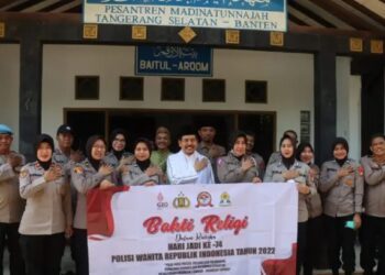 Polwan Polres Tangerang Selatan Gelar Bhakti Religi ke Ponpes Madinatunnajah Jombang