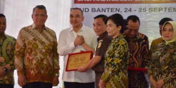 Digelar Kejati Banten, Bupati Zaki Iskandar Hadiri Operasi Katarak dan Hernia Gratis