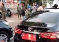 Mobil Dinas Wali Kota Cilegon Banten Disandera Demonstran di Jakarta