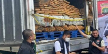 Bawa 304 Kg Ganja Pakai Truk Tronton, Empat Kurir Diringkus di Tangerang
