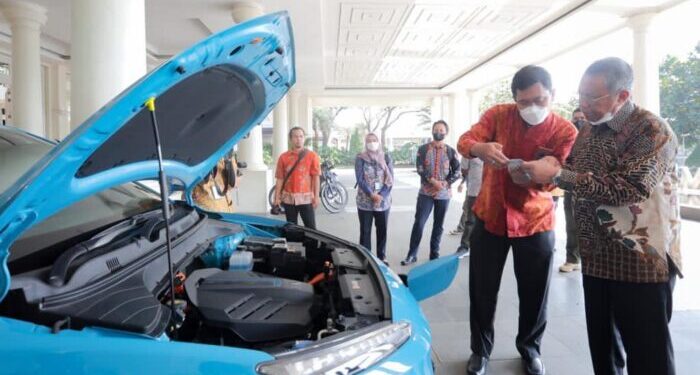 Wali Kota Tangerang Selatan Benyamin Davnie saat menghadiri Customer Gathering PLN, di The Spring Club, Gading Serpong. ISTIMEWA