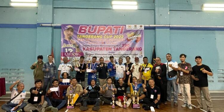Persatuan Wartawan Indonesia Kota Tangerang Selatan (PWI Tangsel), sukses memboyong tiga piala dalam gelaran Bupati Tangerang Cup 2022 yang dielar PWI Kabupaten Tangerang, di Sport Center Citra Raya Kabupaten Tangerang, Banten, Sabtu (17/9/2022). (JEK)