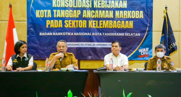 Wali Kota Tangerang Selatan Benyamin Davnie saat menghadiri Konsolidasi Kebijakan Kota Tanggap Ancaman Narkoba pada sektor kelembagaan BNN Kota Tangerang Selatan yang di Swiss-Belhotel