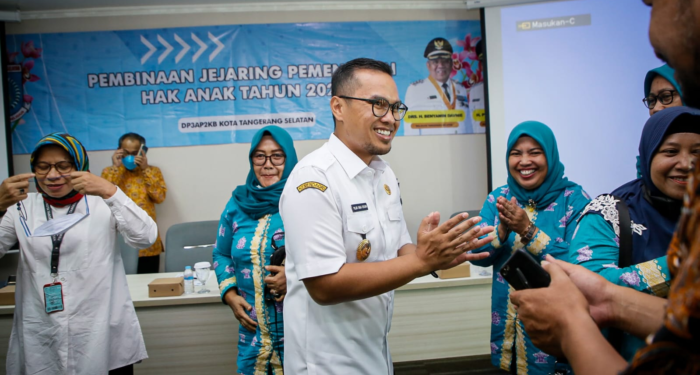 Wakil Wali Kota Tangerang Selatan Pilar Saga Ichsan saat menghadiri kegiatan Pembinaan Jejaring Pemenuhan Hak Anak, yang diselenggarakan di Puspemkot Tangsel pada Rabu (26/10).