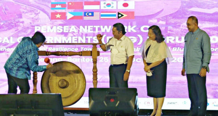 Menteri Lingkungan Hidup dan Kehutanan (LHK) Siti Nurbaya Bakar saat membuka PEMSEA Expo 2022 di Atria Hotel Gading Serpong, Kabupaten Tangerang, Banten, Rabu (26/10/2022).