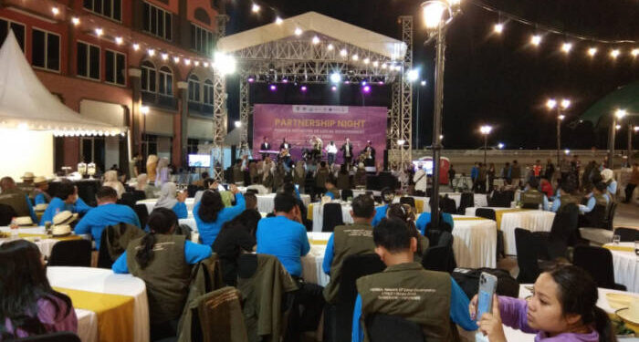 Para delegasi PEMSEA PLNG Forum 2022 makan malam di Amsterdam kecil Tangerang. Amsterdam kecil ini menjadi pusat wisata kuliner Little Amsterdam, PIK 2 Kosambi, Kabupaten Tangerang.
