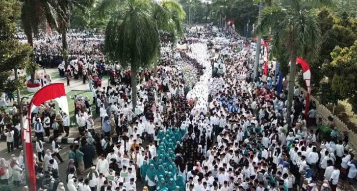 Kirab Santri di Kota Tangerang Meriahkan Hari Santri Nasional 2022, Sabtu (22/10/2022). Acara ini sekaligus sebagai puncak dari rangkaian Hari Santri Nasional 2022 dan Liga Santri 2022 di Kota Tangerang Banten.