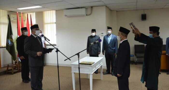 Bupati Tangerang Ahmed Zaki Iskandar melantik Beni Subarsyah sebagai Komisaris Independent BPR Kerta Raharja Gemilang Perseroda Kabupaten Tangerang.