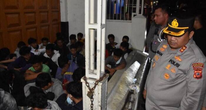 Kapolres Bogor AKBP Iman Imanuddin memimpin Patroli berskala besar dan mengamankan puluhan remaja.