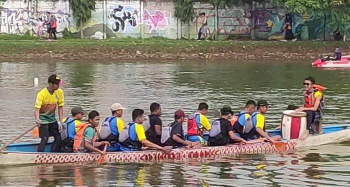 Sekolah Menengah Kejuruan Negeri (SMKN) 5 Pusat Keunggulan (PK) Kota Tangerang Selatan (Tangsel), raih juara pertama ajang lomba "Dayung Dragon Boat Festival 2022".