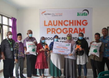 Astra Tol Tangerang-Merak Launching Program Pemberdayaan Masyarakat Melalui Family Garden di Jayanti