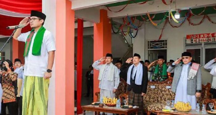 Wakil Wali Kota Tangerang Selatan Pilar Saga Ichsan bertindak sebagai Pembina Upacara Peringatan Hari Santri Nasional di Tangsel yang diselenggarakan oleh Kantor Kemenag Tangerang Selatan di Ponpes Al Ikhwaniyah Ceger, Pondok Aren.