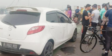 Diduga Sopir Lelah dan Ngantuk, Mazda Tabrak Rombongan Pesepeda di PIK 2 Kosambi Tangerang