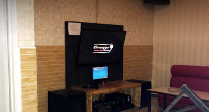 Tempat karaoke di kawasn Gading Serpong.