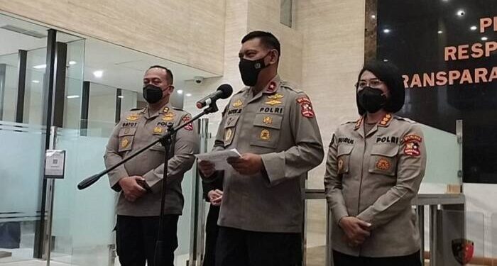 Kepala Biro Multimedia Divisi Humas Polri, Brigjen Pol Gatot Repli Handoko sampaikan penyerahan 11 tersangka berikut barang bukti kasus dugaan pembunuhan Brigadir Nopriansyah Yosua Hutabarat alias Brigadir J ke Kejaksaan Agung, Rabu (05/10/2022). ISTIMEWA
