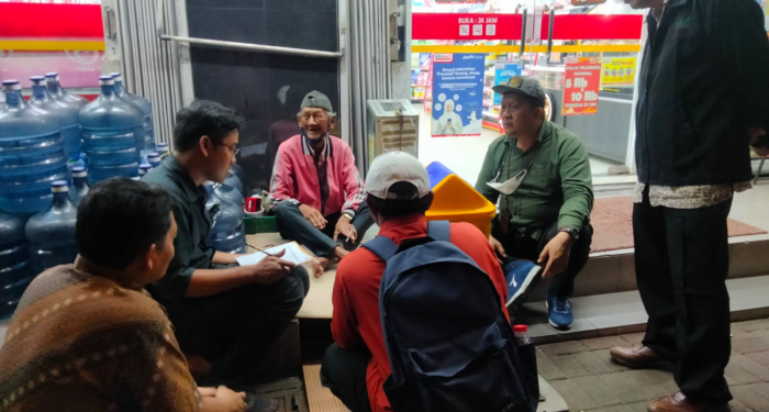 Tim Regsosek Tangerang Selatan secara serentak menyisir daerah-daerah yang kemungkinan terdapat para tunawisma, gelandangan.