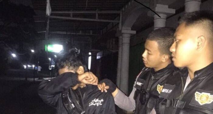 Polisi Amankan Remaja Mabuk Tergeletak di Pinggir Jalan di Tangerang