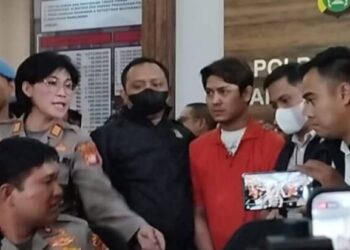 Pakai Baju Tahanan, Rizky Billar Ditahan