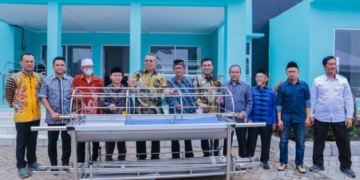 Dinas Perkimta Tangsel Salurkan Bantuan Peralatan Pemandian Jenazah dan Keranda ke TPU Sari Mulya