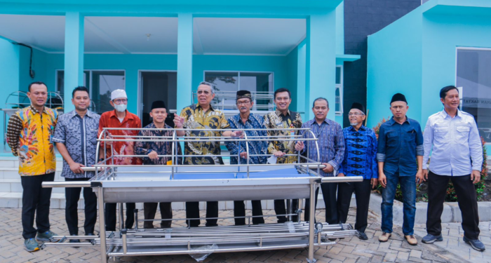 Dinas Perkimta Tangsel Salurkan Bantuan Peralatan Pemandian Jenazah dan Keranda ke TPU Sari Mulya