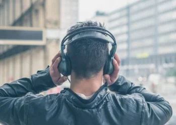 Anak Muda Berisiko Kehilangan Pendengaran Akibat Headphone