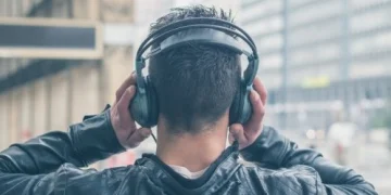 Anak Muda Berisiko Kehilangan Pendengaran Akibat Headphone