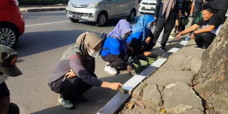 Jelang Porpov Banten, ASN Pemkot Tangerang Benahi Jalan