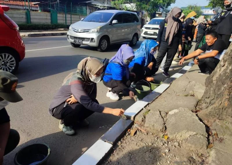 Jelang Porpov Banten, ASN Pemkot Tangerang Benahi Jalan