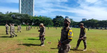 Jelang Pesta Rakyat HUT Ke-14 Tangerang Selatan, Ratusan Anggota Satpol PP Tangsel Operasi Semut Bersihkan Lapangan Sunburs BSD