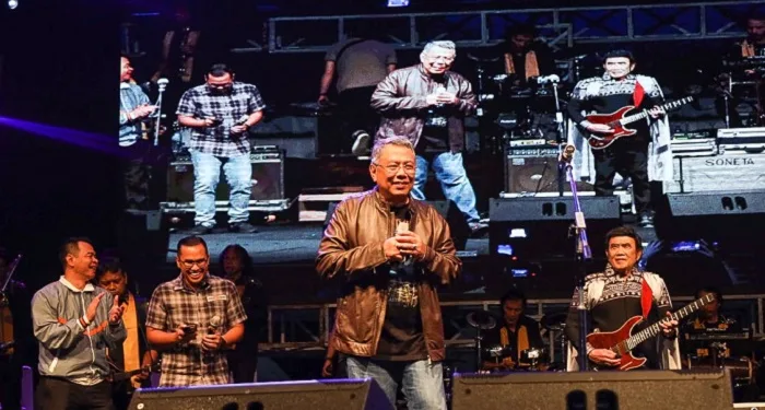 Duet Rhoma Irama dan Wali Kota Tangsel Sukses Hibur Ribuan Penonton di Pesta Rakyat Tangsel