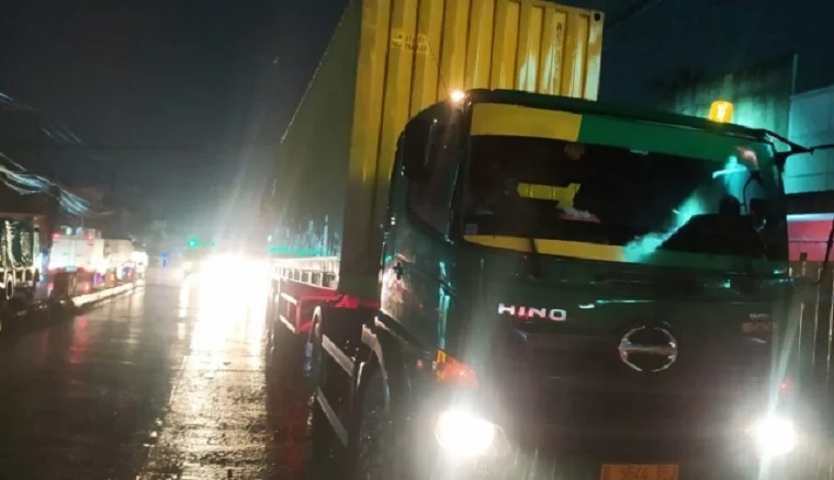 Truk Trailer Tabrak Pengendara Motor Hingga Tewas di Tangerang