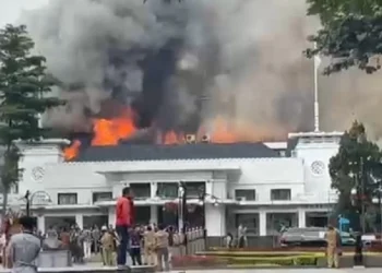 Breaking News: Gedung Sate Bandung Terbakar