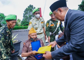 Pemkot Tangerang Selatan Gelar Upacara Hari Pahlawan di TMP Seribu