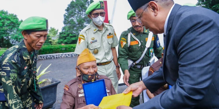 Pemkot Tangerang Selatan Gelar Upacara Hari Pahlawan di TMP Seribu