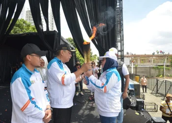 Wali Kota Tangerang Selatan Terima Kirab Obor Porprov VI Banten, Ajak Warga Dukung Kontingen Tangsel