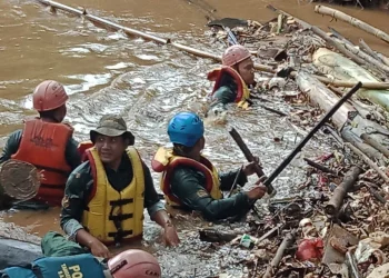 Pemkot Tangsel Mitigasi Bencana Dengan Gelar Giat Bersih Sungai di Kali Angke