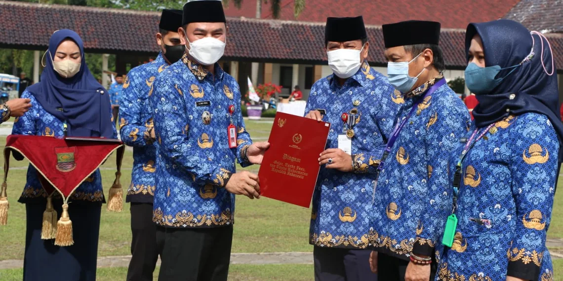 Sekda Kabupaten Tangerang Terima Satyalencana Karya Satya 30 Tahun dari Presiden RI