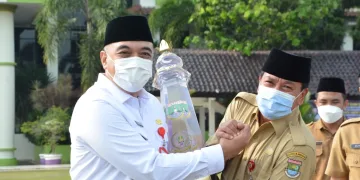 Kabupaten Tangerang Juara Umum MTQ Banten Zaki Iskandar Berikan Bonus Kepada Kafilah