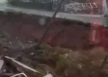 Tembok Ambruk Timpa Empat Mobil di Bintaro, Dekat Gedung CIMB Niaga Auto Finance