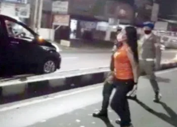 Petugas Amankan PSK dan Ribuan Botol Miras di Pasar Kepandean Kota Serang