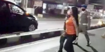 Petugas Amankan PSK dan Ribuan Botol Miras di Pasar Kepandean Kota Serang