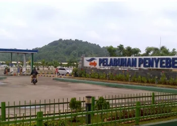 PT ASDP Tutup Penyeberangan Pelabuhan Merak-Bakauheni Akibat Cuaca Buruk