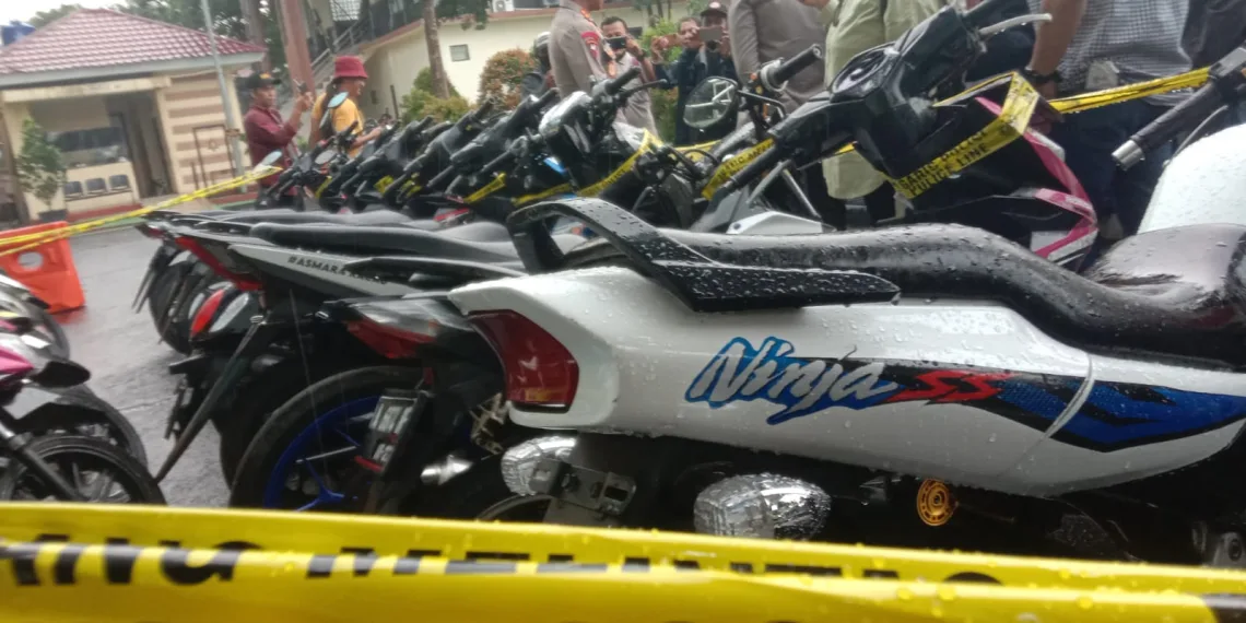 Polres Tangsel Ringkus 10 Pencuri Motor dan Puluhan Sepeda Motor Hasil Curian