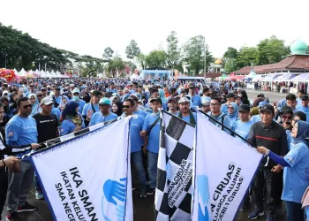 Pj Gubernur Banten Lepas Peserta Jalan Santai Alumni SMAN 1 Ciruas