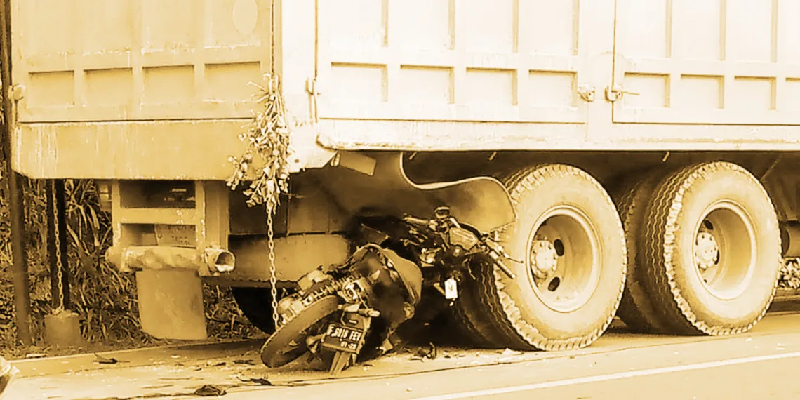 Motor tabrak Truk / ILUSTRASI