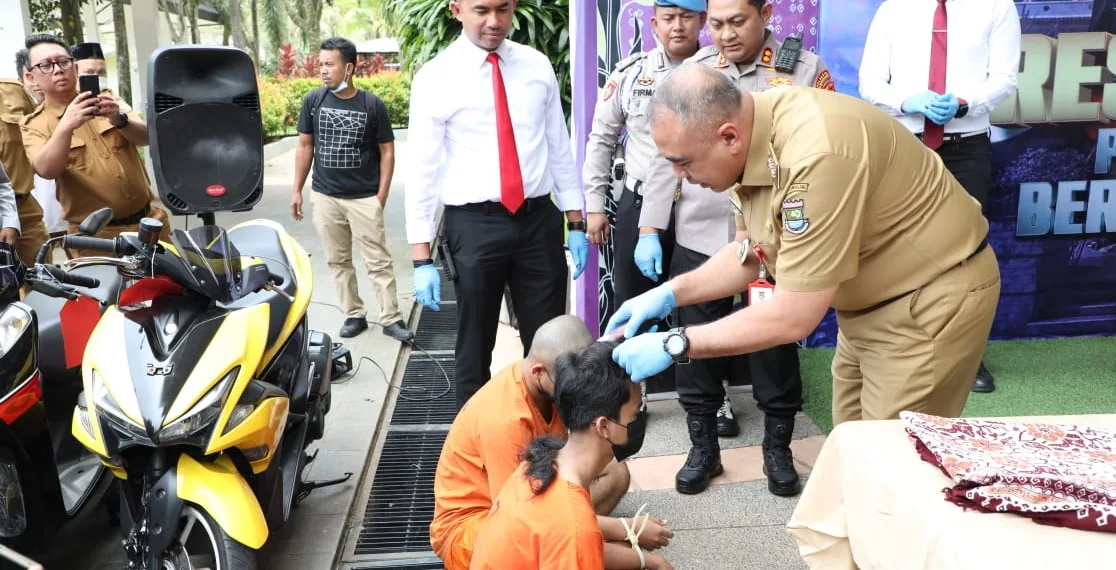 Bupati Tangerang Cukur Rambut Pelaku Kejahatan Sampai Botak